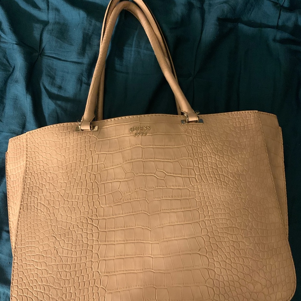 Guess purse 👜